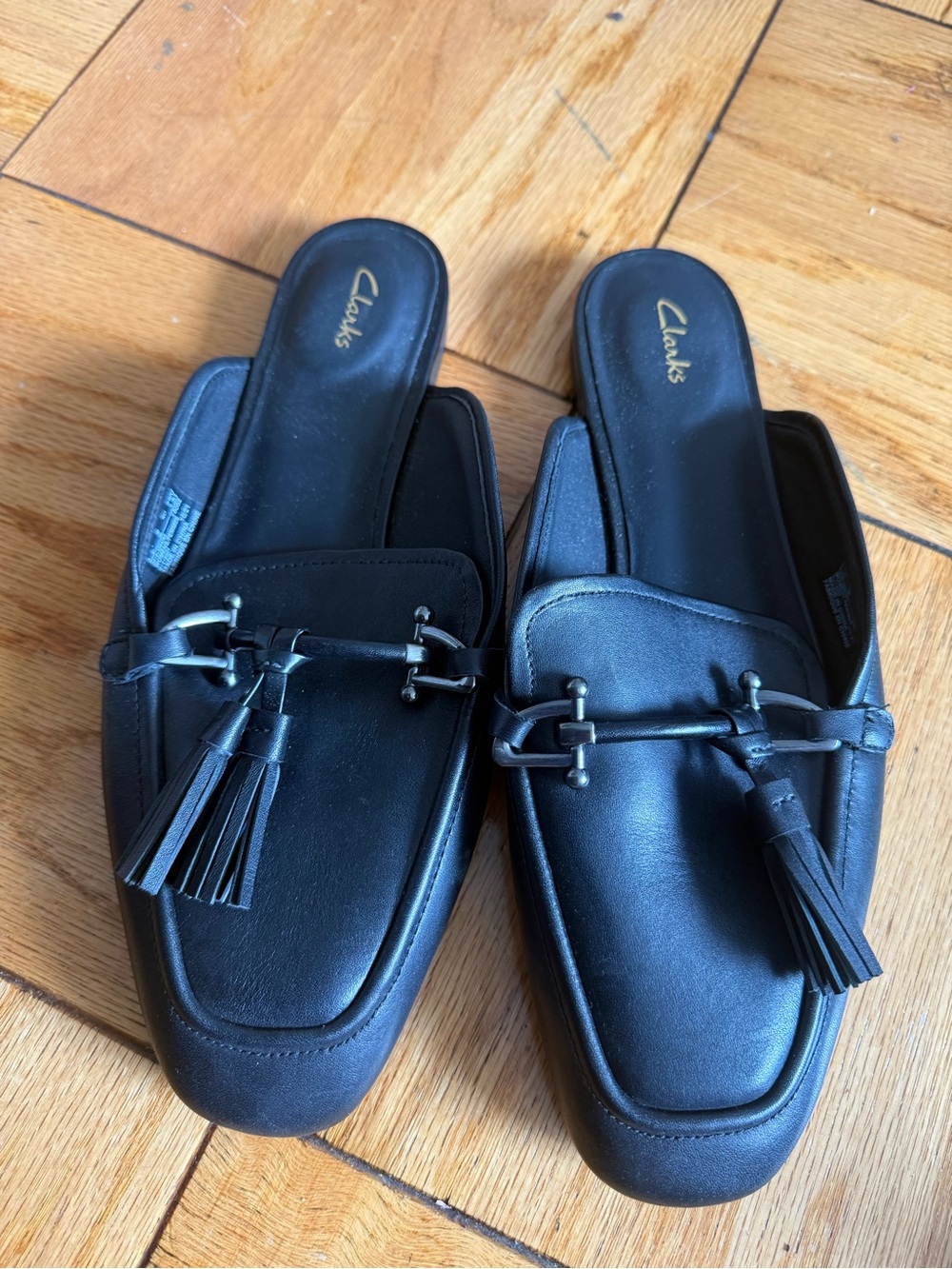 Gently Used Clarks Leather Pure2 Trim Black Mules Size 9M No Box